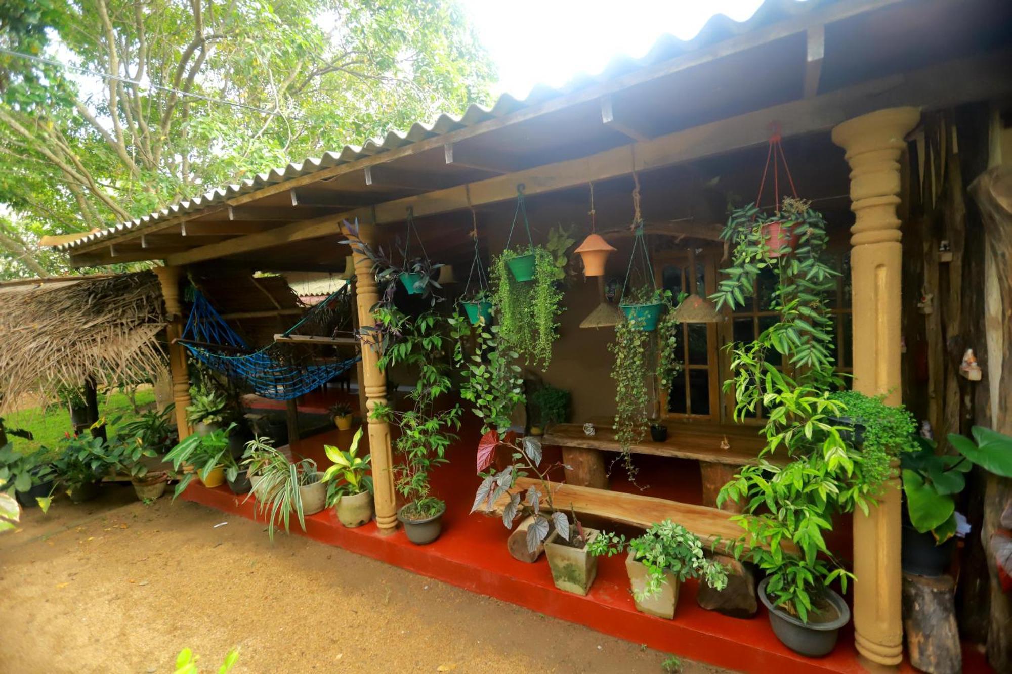 Dinna Nature Hostel Σιγκιρίγια Εξωτερικό φωτογραφία