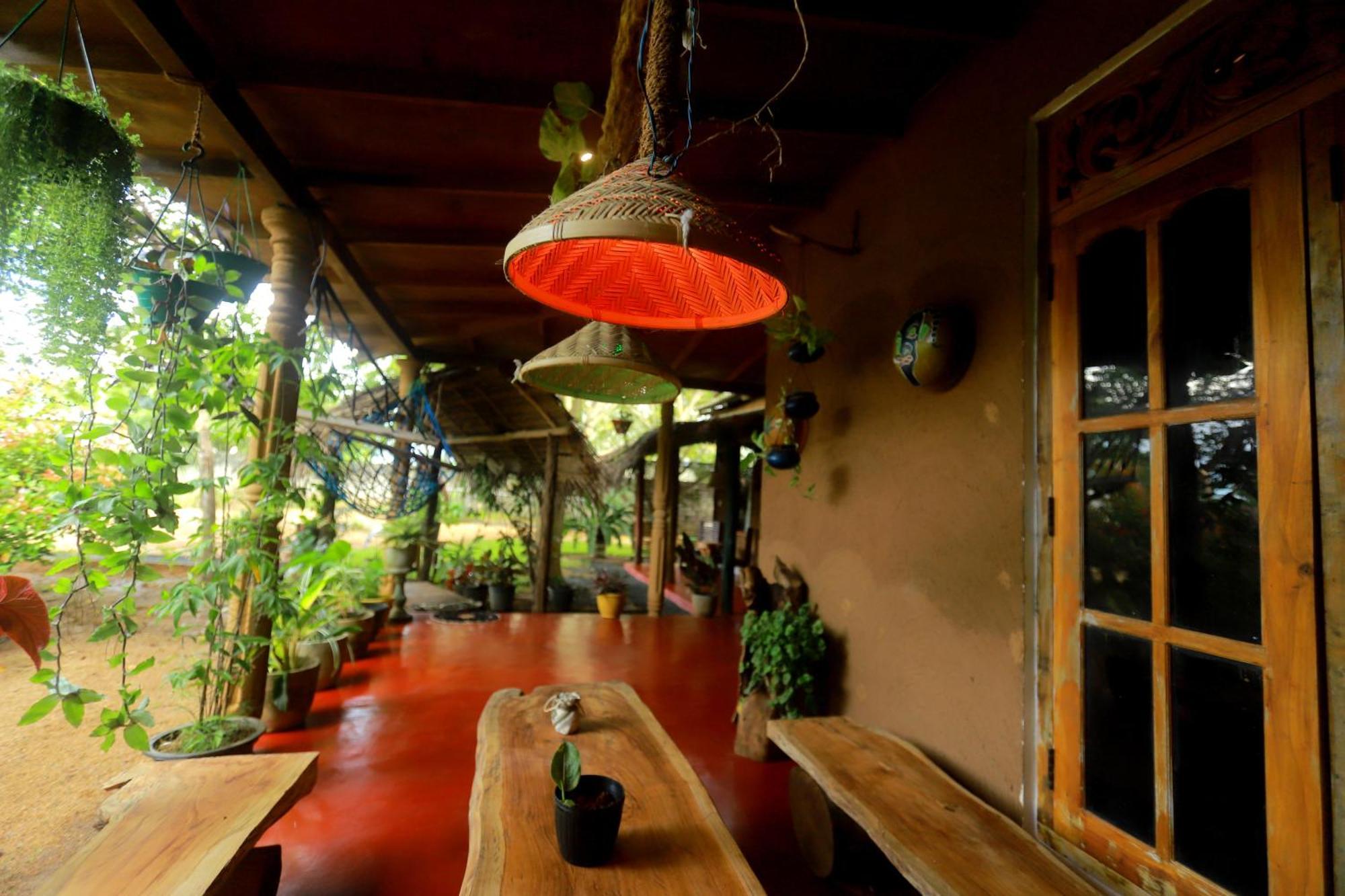 Dinna Nature Hostel Σιγκιρίγια Εξωτερικό φωτογραφία