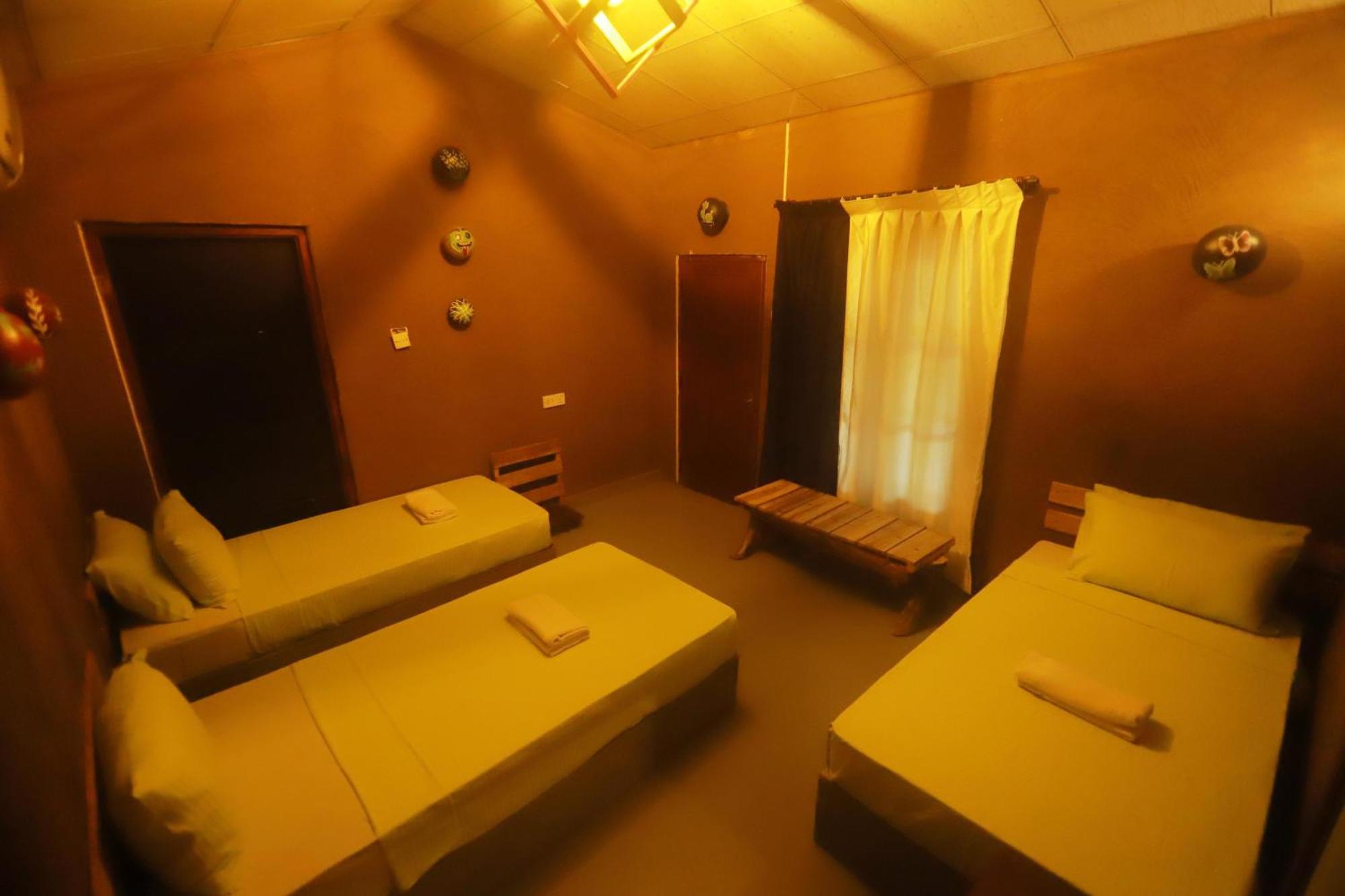 Dinna Nature Hostel Σιγκιρίγια Εξωτερικό φωτογραφία