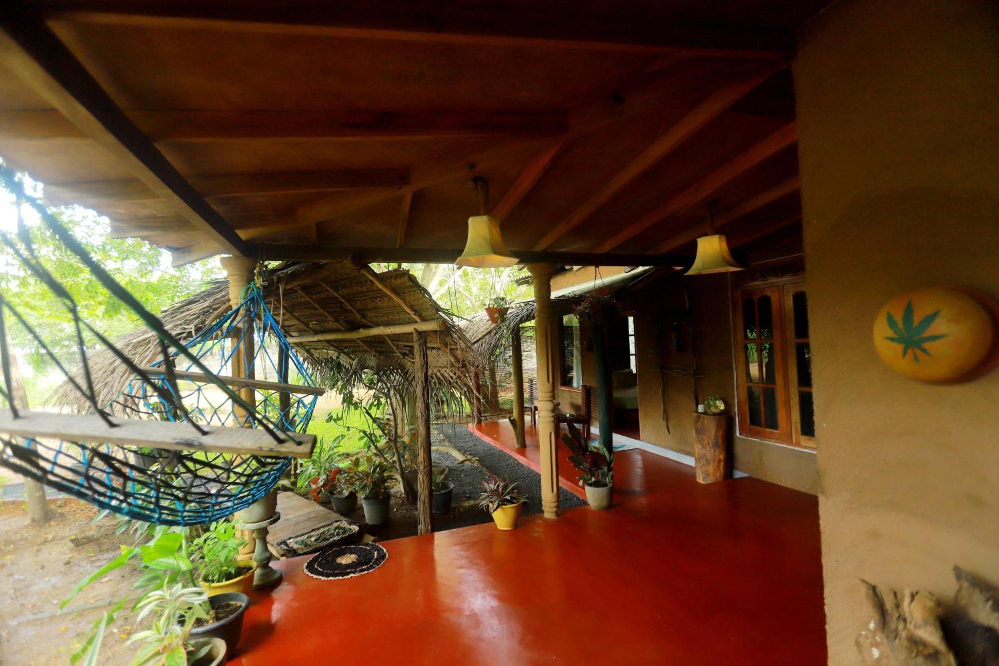 Dinna Nature Hostel Σιγκιρίγια Εξωτερικό φωτογραφία