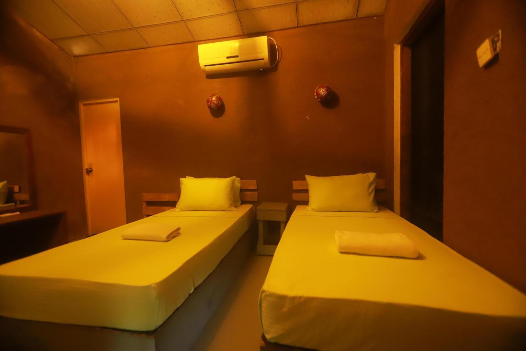Dinna Nature Hostel Σιγκιρίγια Εξωτερικό φωτογραφία